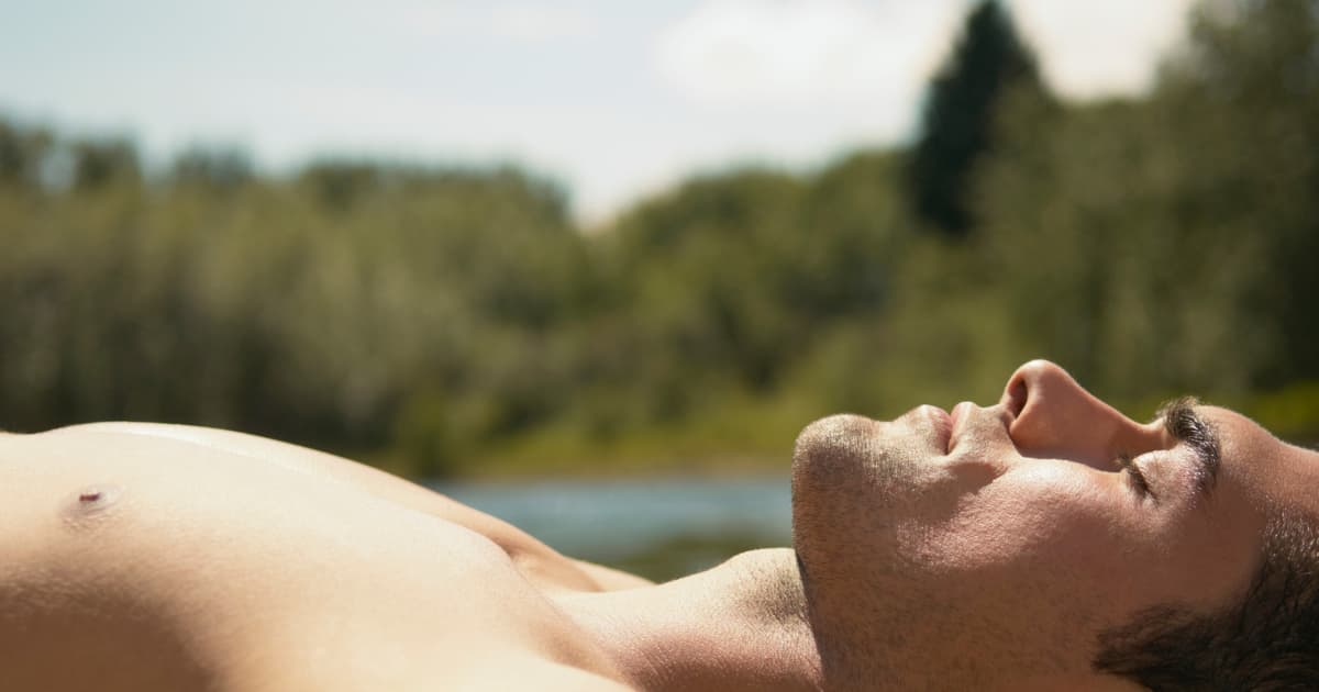 cuándo tomar el sol para vitamina D · mejor hora sol Texas · exposición solar hombre hispano · sol y diabetes · vitamina D y salud